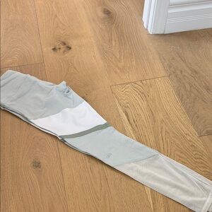 ALO Yoga Light Gray and White Leggings